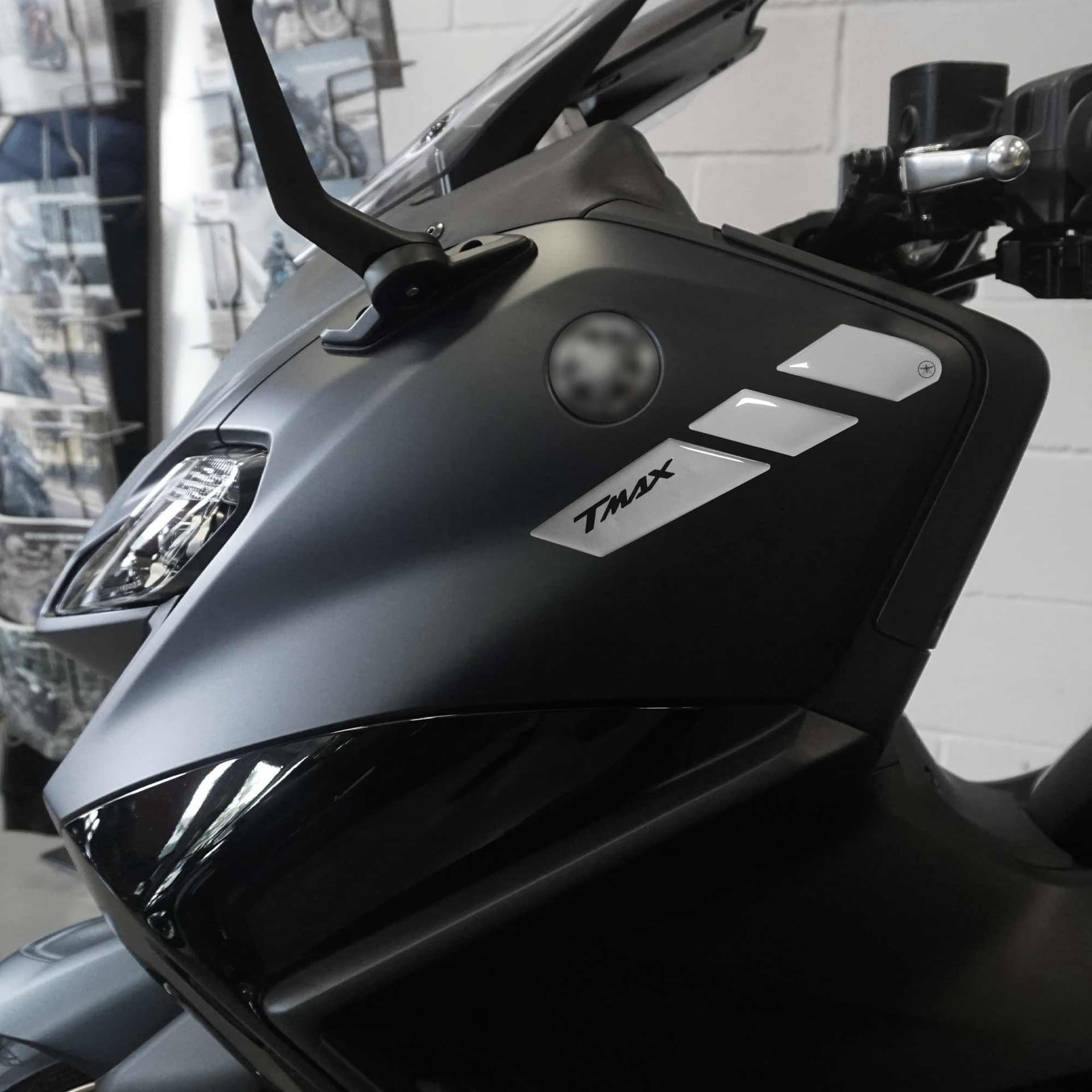Adesivi-resinati-gel-3D-Protezione-paraspigoli-compatibili-con-Yamaha-Tmax-2022