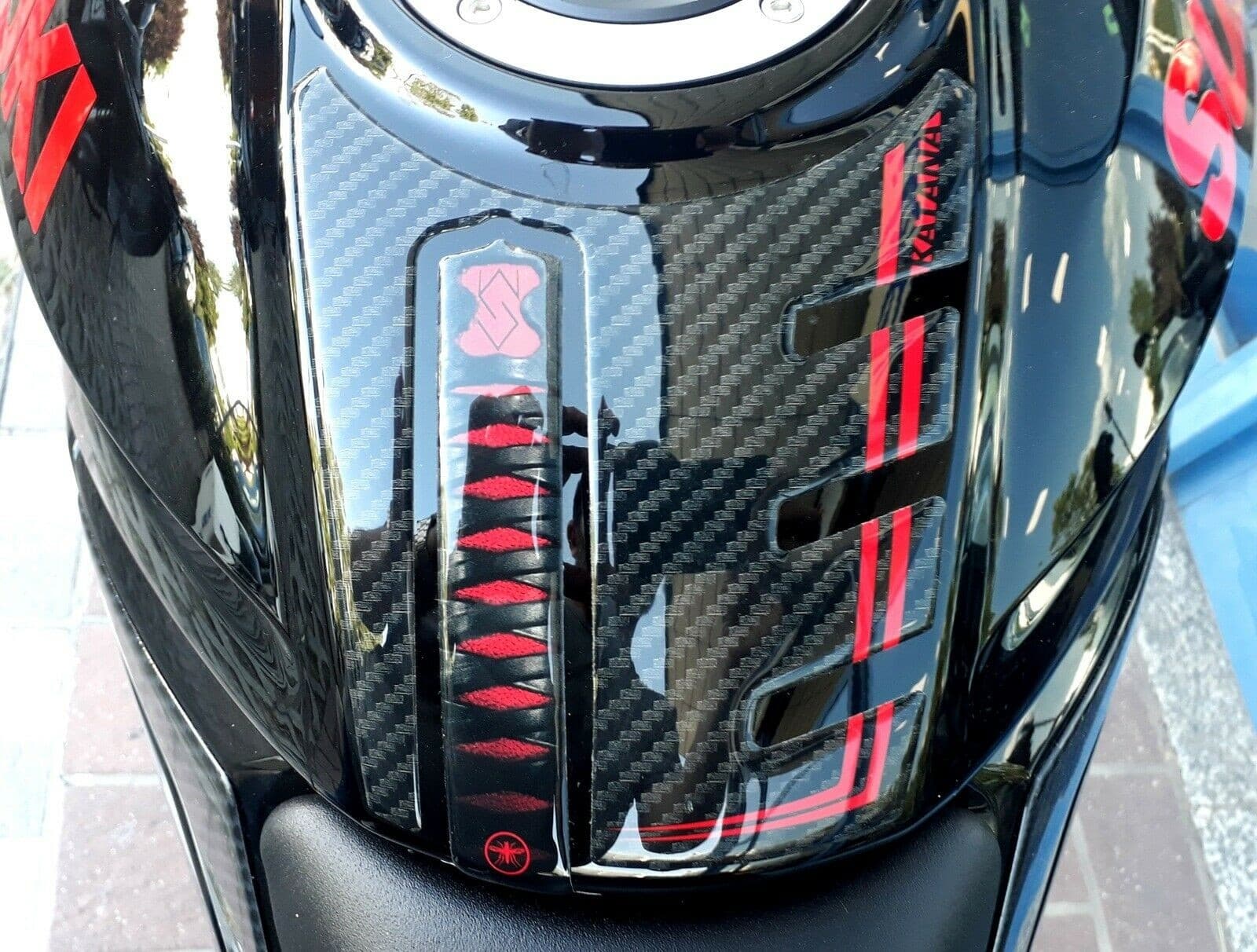 Adesivo-3D-paraserbatoio-moto-compatibile-con-Suzuki-Katana-2019-2023-Rosso