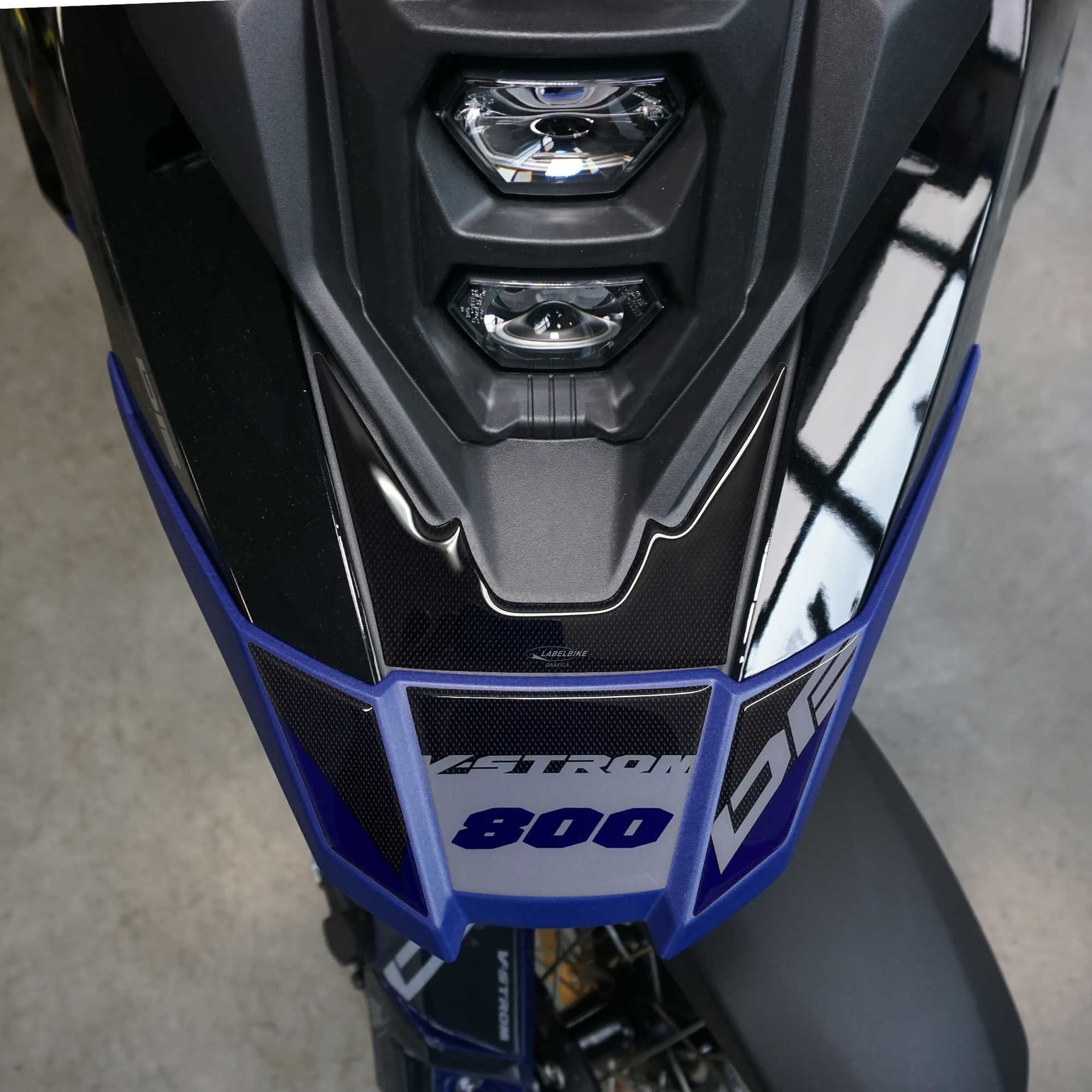 Adesivo-3D-Protezione-Becco-Frontale-moto-compatibile-con-Suzuki-V-Strom-800DE