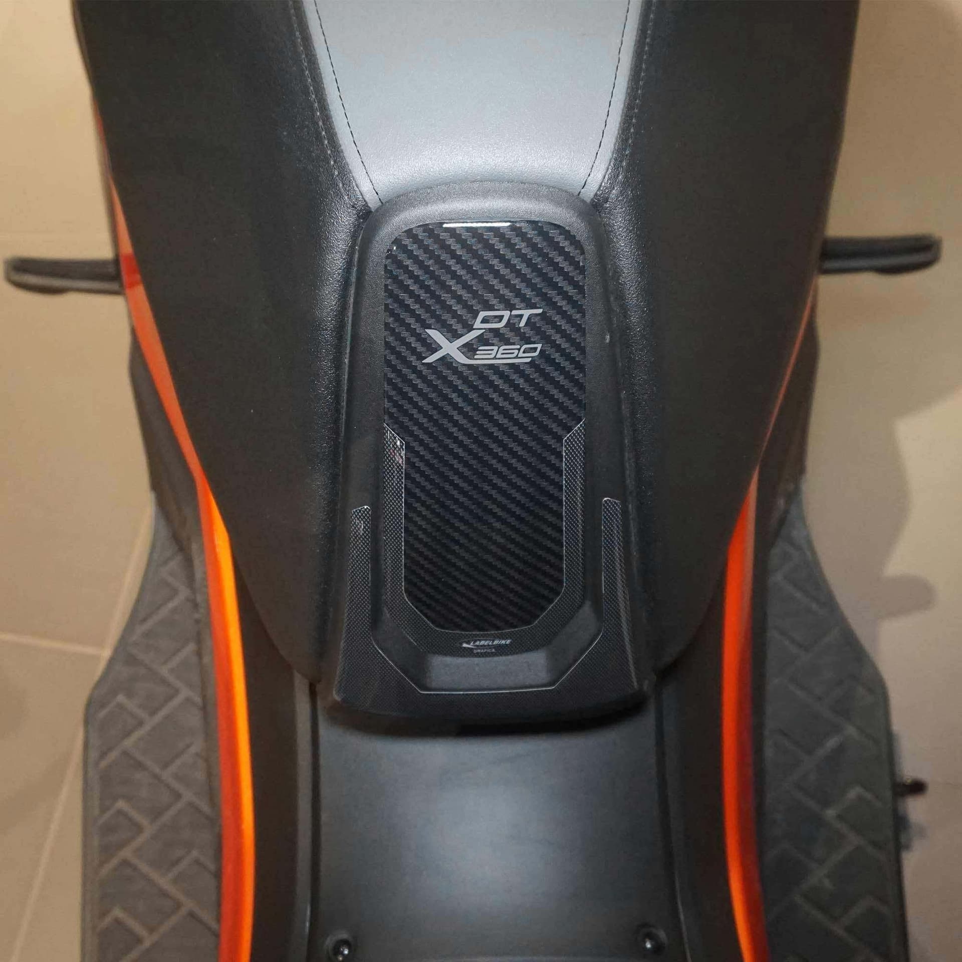 Adesivo-3D-Protezione-Borchia-scooter-compatibile-con-Kymco-DTX-360-125-300-350