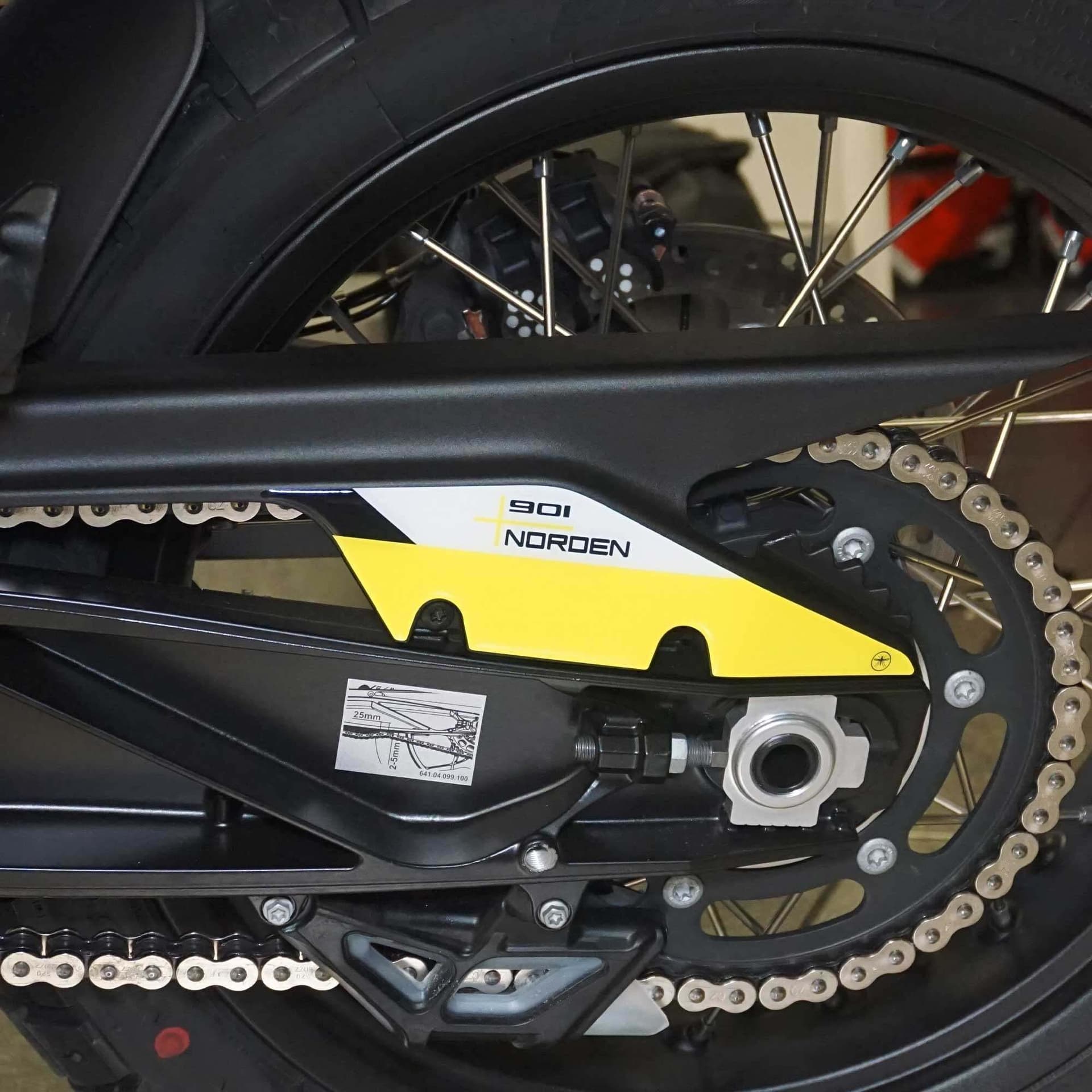 Adesivo-3D-Protezione-cinghia-moto-compatibile-con-Husqvarna-Norden-901