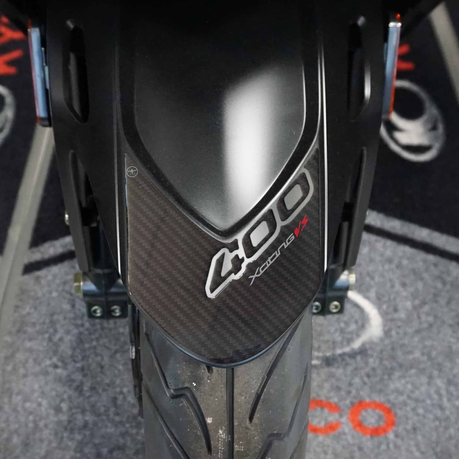 Adesivo-3D-protezione-parafango-compatibile-con-Kymco-Xciting-VS-400-2023-24