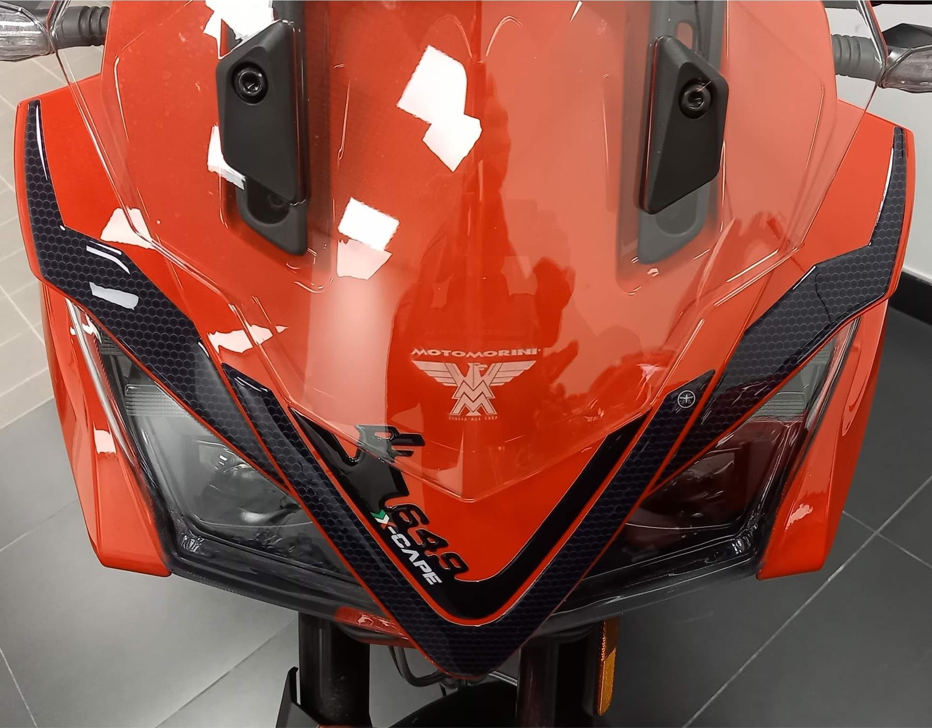 Adesivo-3D-Protezione-puntale-muso-frontale-compatibile-con-Moto-Morini-X-CAPE