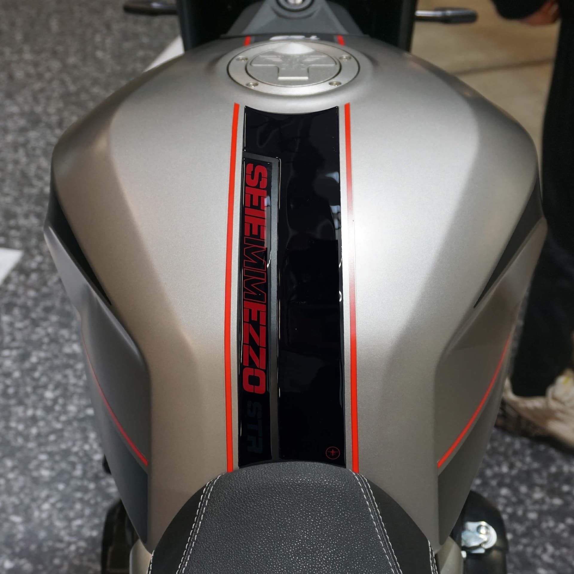 Adesivo-3D-Protezione-serbatoio-compatibile-con-Moto-Morini-SEIEMMEZZO-STR