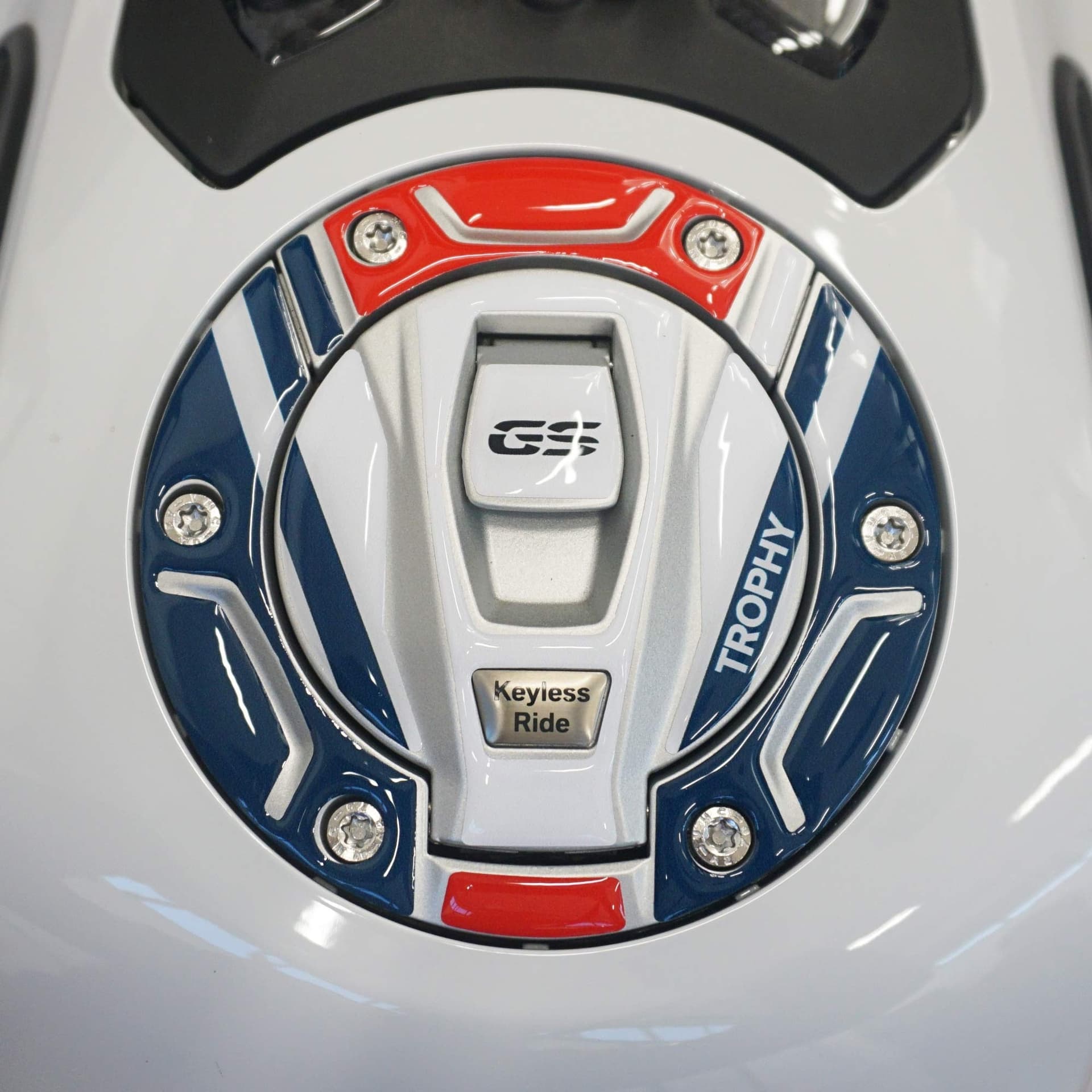 Adesivo-3D-protezione-tappo-keyless-senza-chiave-compatibile-con-BMW-Trophy