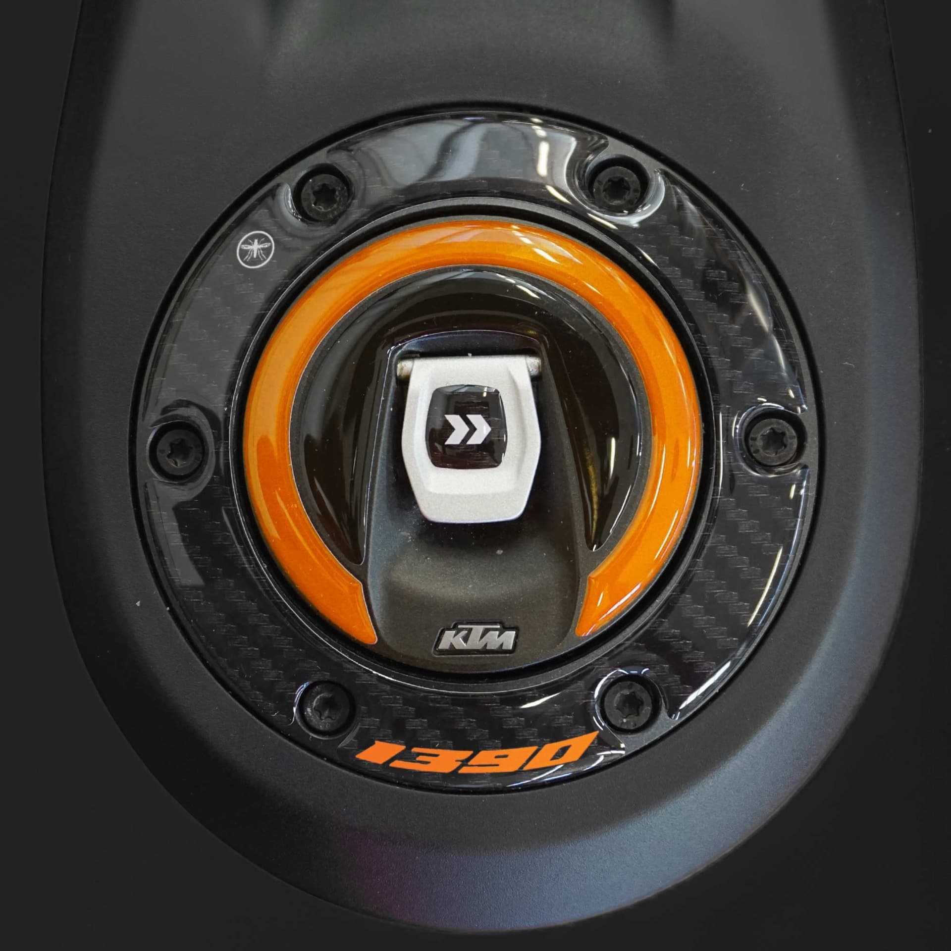 Adesivo-3D-Protezione-Tappo-Serbatoio-compatibile-con-KTM-1390-Super-Duke-R-2024