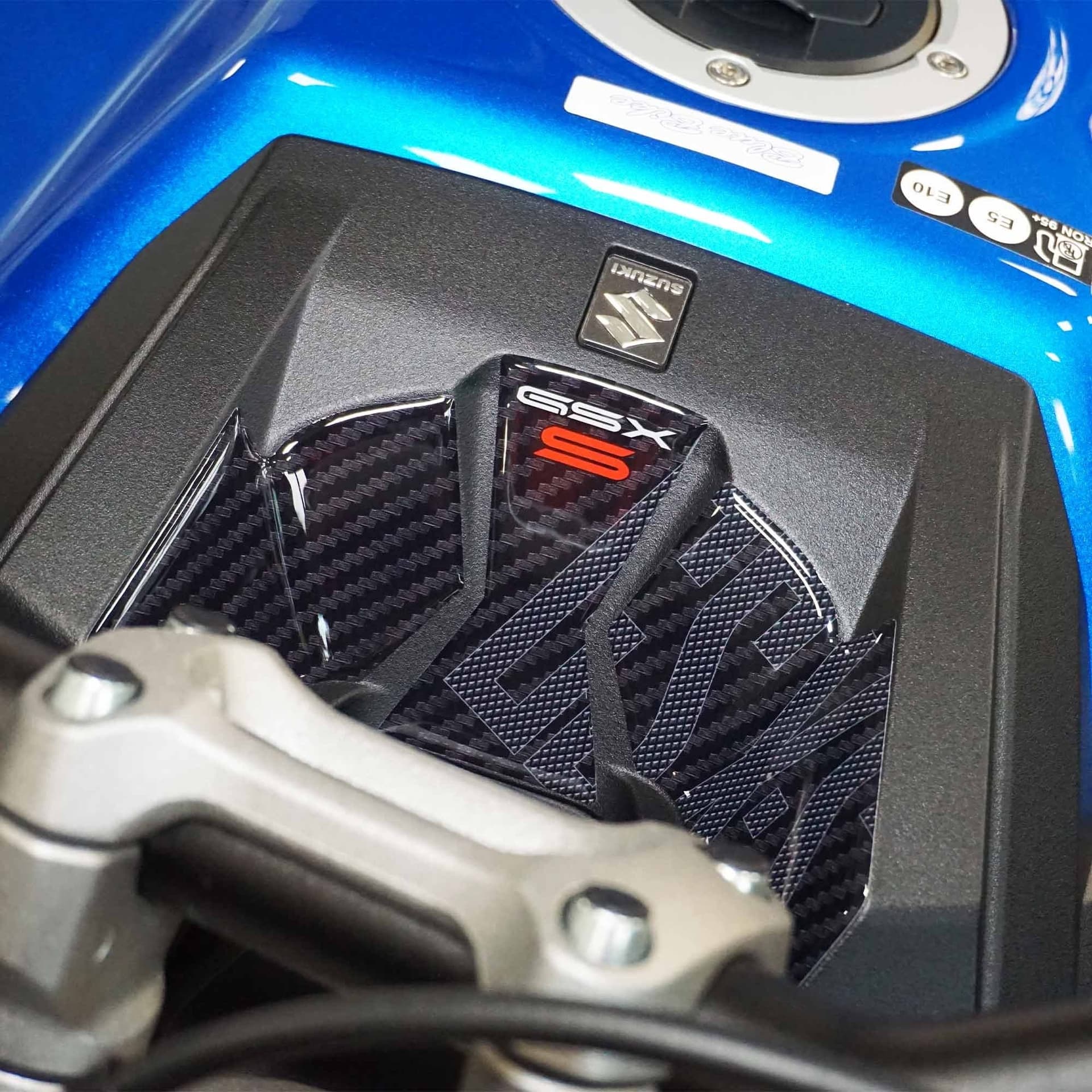 Adesivo-3D-Protezione-Zona-Chiave-moto-compatibile-con-Suzuki-GSX-S-950-2021-23