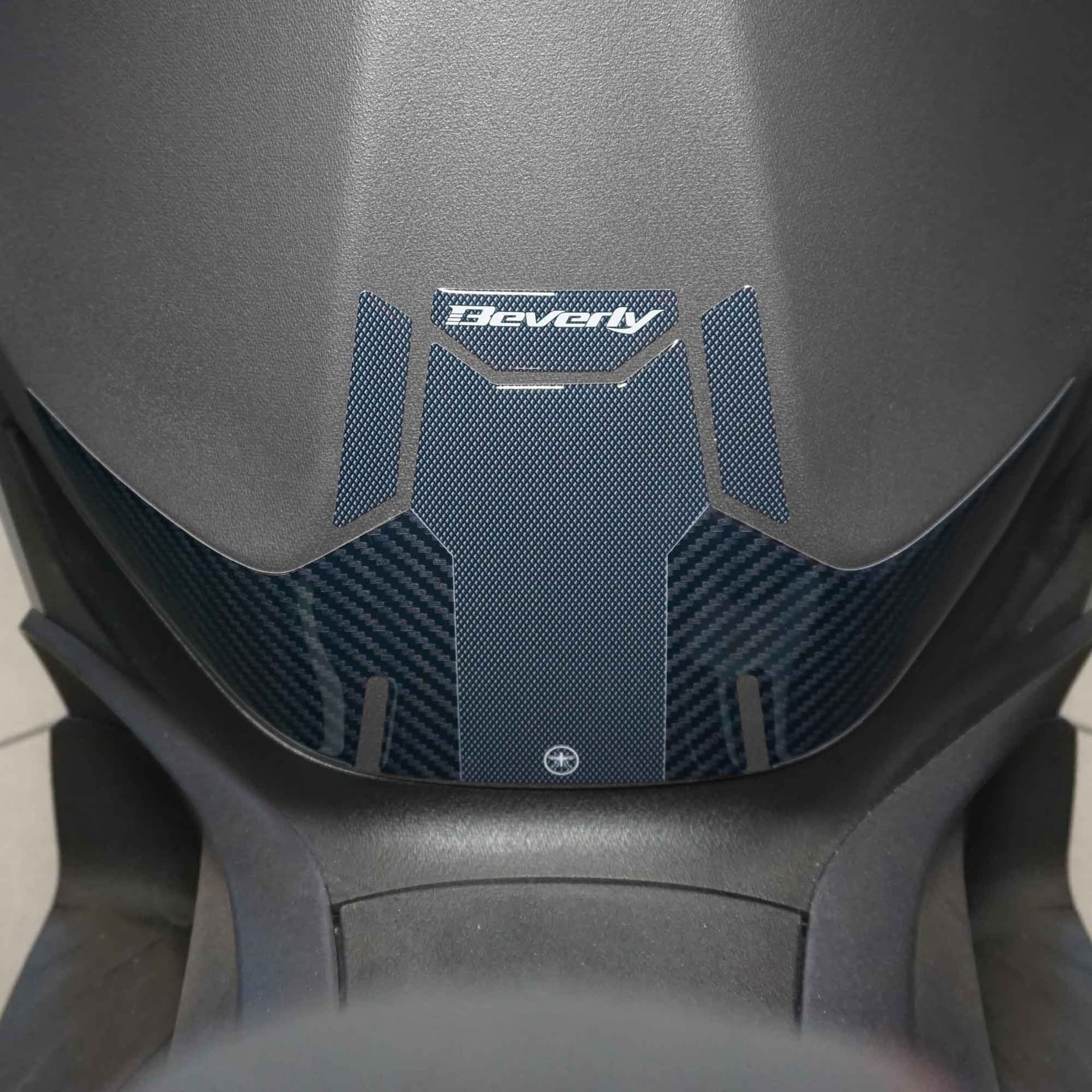 Adesivo-3D-protezione-zona-portaoggetti-compatibile-con-Piaggio-Beverly-2021-2024