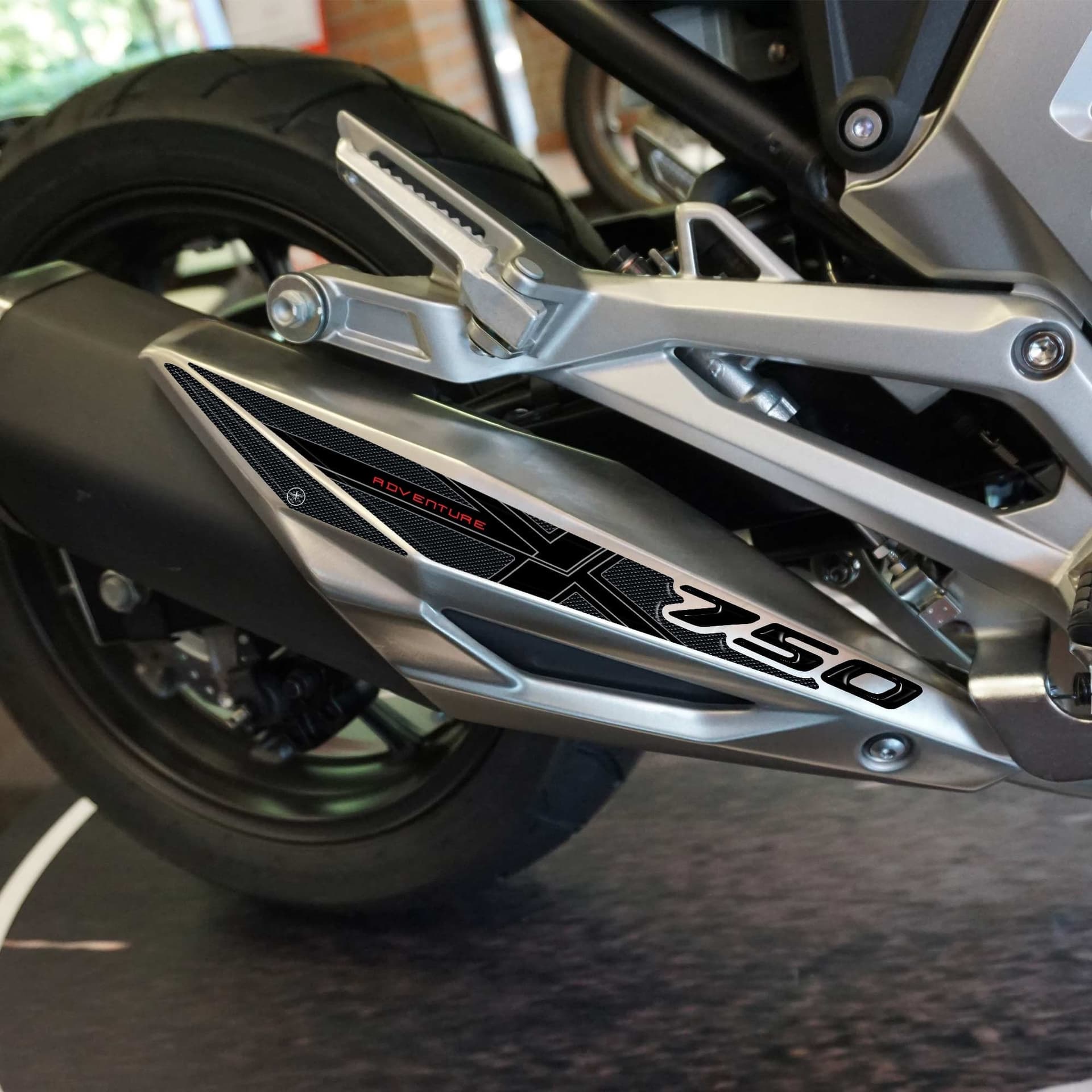 Adesivo-3D-Resinato-Protezione-Marmitta-NC750-2016-2024-compatibile-con-Honda-NC-750X