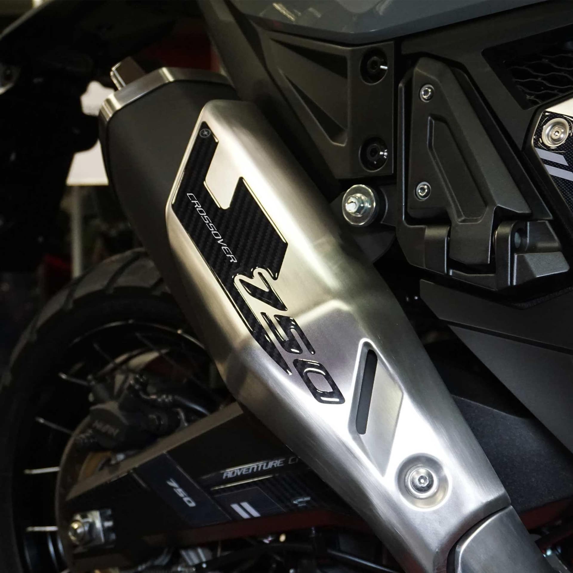 Adesivo-gel-3D-protezione-marmitta-compatibile-con-HONDA-X-ADV-750-dal-2021-2023