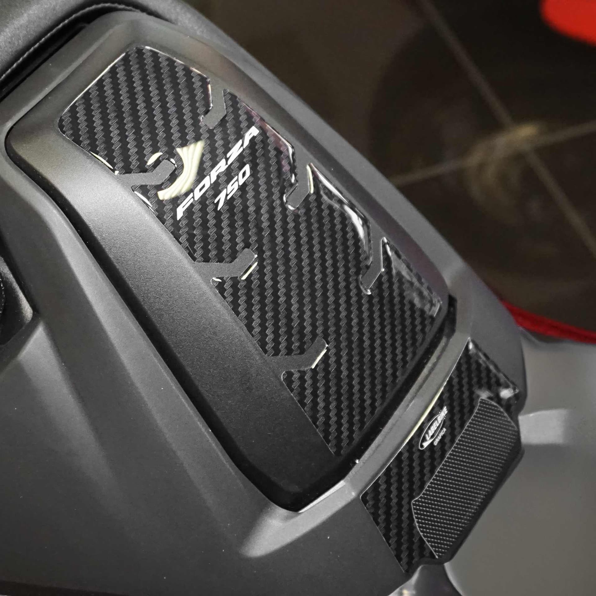 Adesivo-in-resina-3D-protezione-sportello-serbatoio-compatibile-Honda-Forza-750