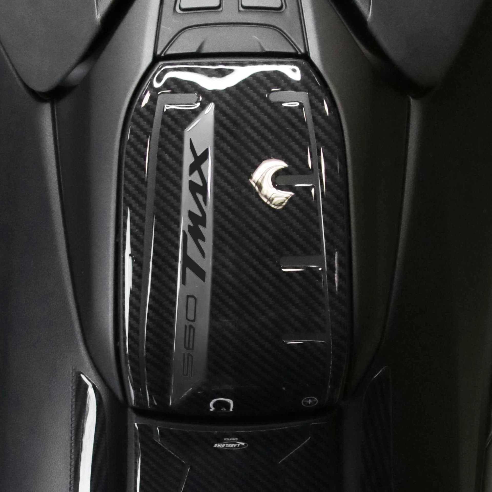 ADESIVO-in-RESINA-3D-PROTEZIONE-SPORTELLO-SERBATOIO-compatibile-YAMAHA-TMAX-560