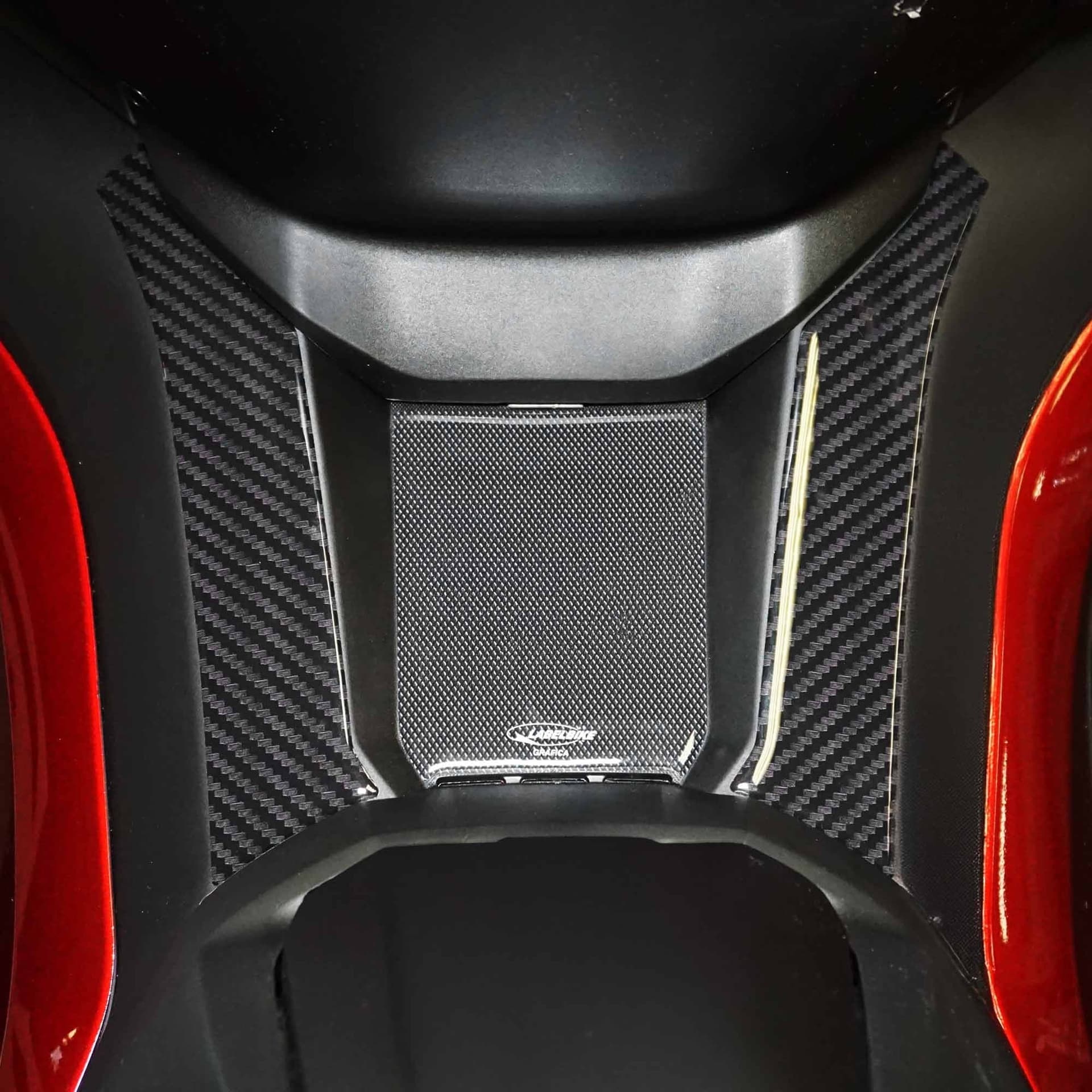 Adesivo-in-resina-gel-3D-protezione-pedana-compatibile-Honda-scooter-Forza-750