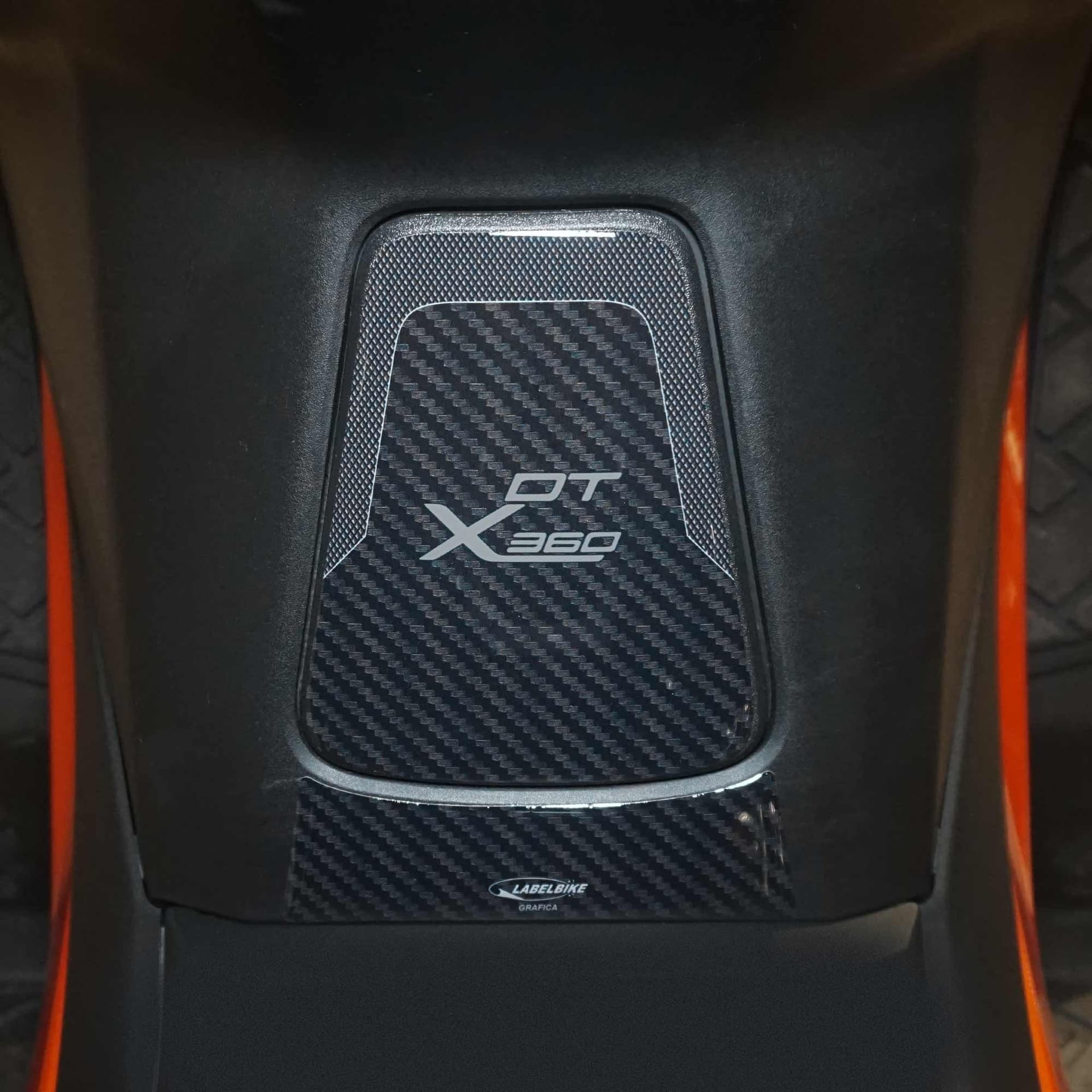 Adesivo-Protezione-sportello-scooter-compatibile-con-Kymco-DTX-360-125-300-350