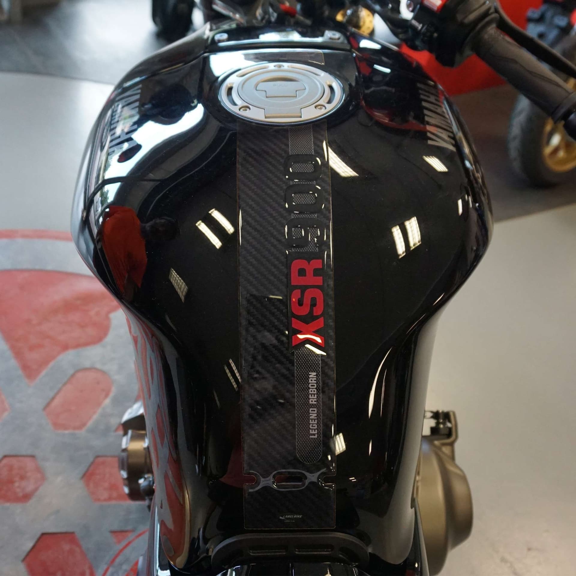 Adesivo-resina-gel-3D-Paraserbatoio-moto-compatibile-con-Yamaha-XSR900-2022