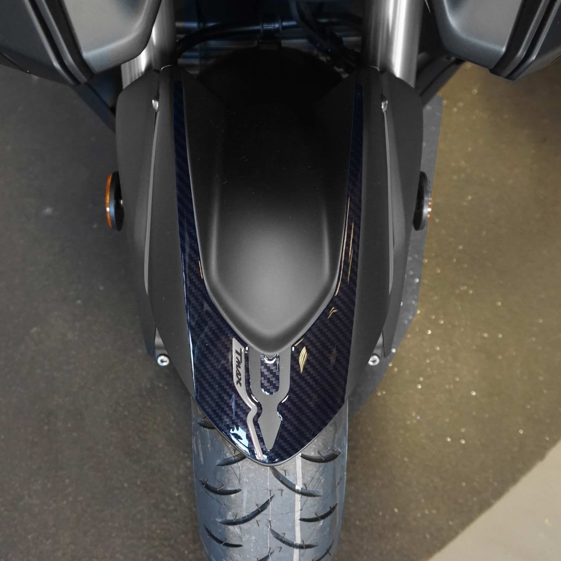 Adesivo-resinato-gel-3D-Protezione-parafango-compatibile-con-Yamaha-Tmax-2022