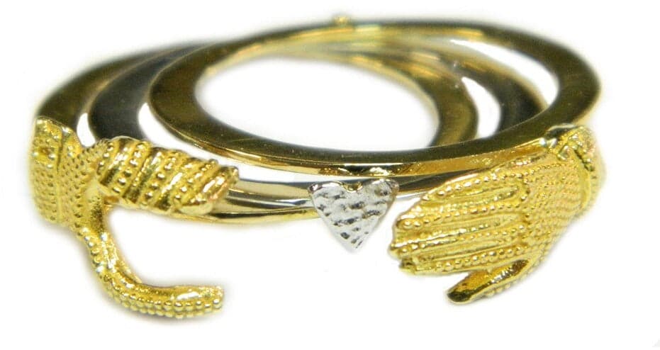 Anello filigrana sarda maninfide oro giallo e bianco 18 kt Gioiello Sardegna in Anelli Gioielleria Saba - Dolianova, commercioVirtuoso.it