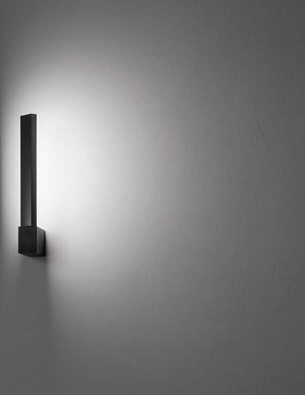 Applique-Contemporanea-Elle-Alluminio-Nero-Led-Integrato-14W