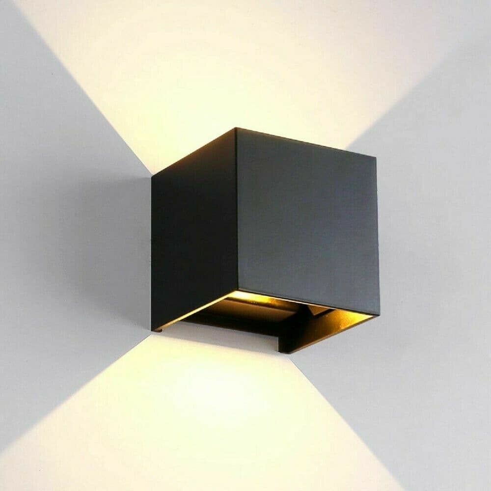 Applique Led Luce Naturale Faretto Da Parete Per Esterno Interno 12 W 4000k Ip65 Es46nn Universo in Lampade da parete GloriaShopOnline - San Prisco, commercioVirtuoso.it