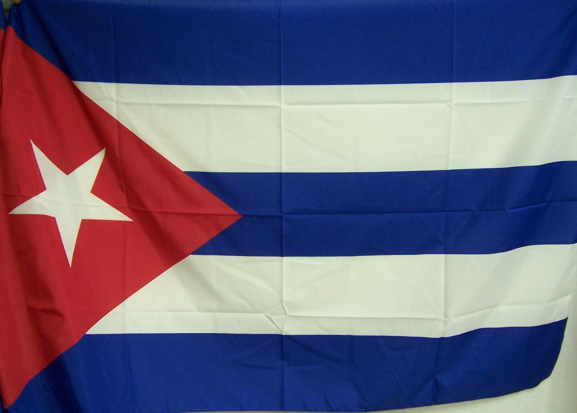 Bandiera Cuba Cubana Da Appendere 100 X 150cm Bandiera Balcone Sport e tempo libero/Fan Shop/Patio prato e giardino/Bandiere per esterno Il Distintivo - Pesaro, Commerciovirtuoso.it