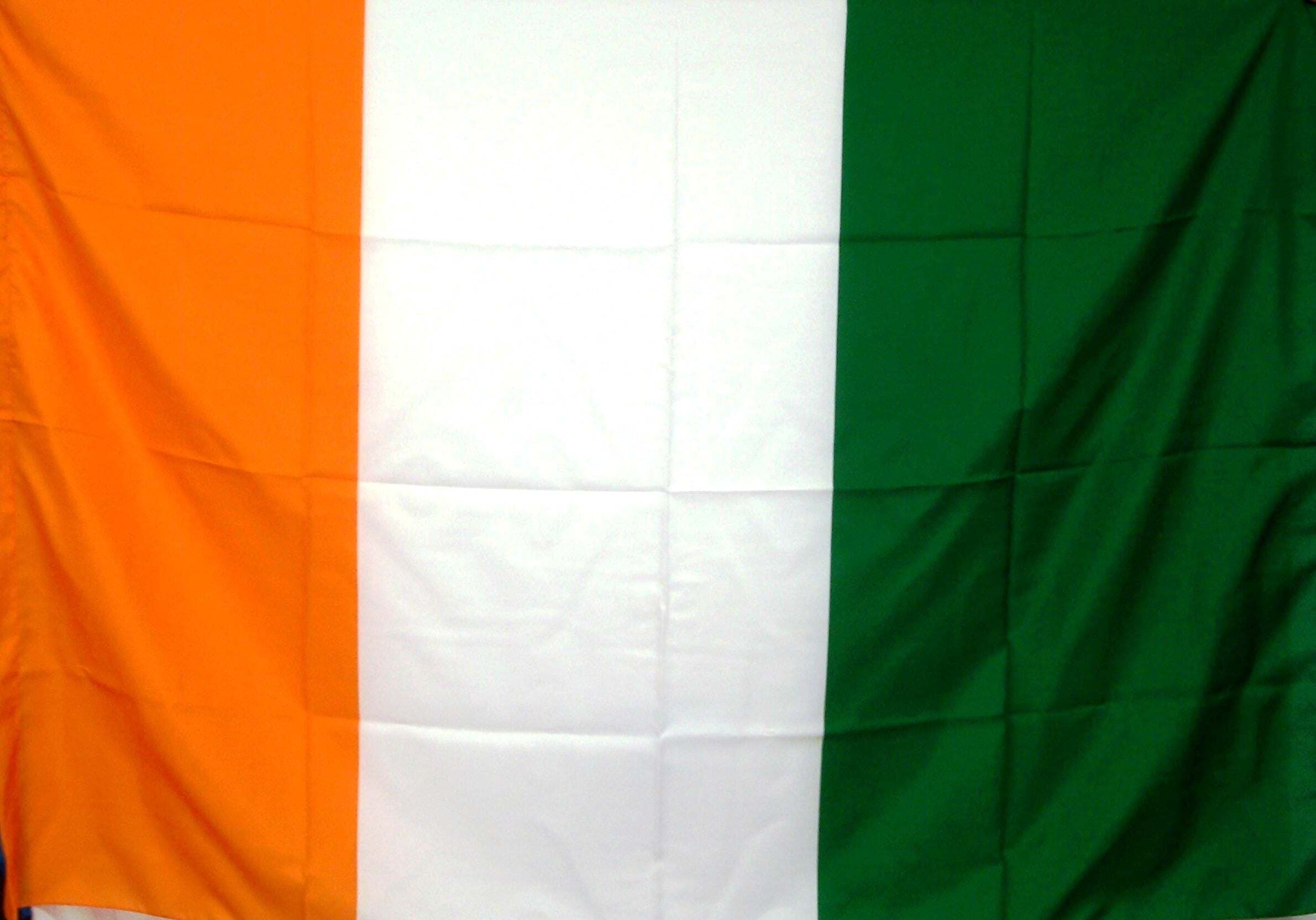 Bandiera Ivoriana 100 X 150 Cm Bandiera Della Costa D' Avorio In Poliestere Uso Interno Esterno Sport e tempo libero/Fan Shop/Calcio/Bandiere e gagliardetti Il Distintivo - Pesaro, Commerciovirtuoso.it