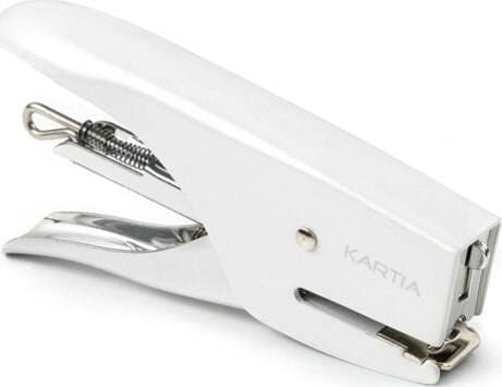 Blister Mini cucitrice M013 + punti passo 10 - bianco - Iternet Cancelleria e prodotti per ufficio/Archivio ufficio e accessori per scrivania/Spillatrici e perforatrici/Spillatrici manuali Eurocartuccia - Pavullo, Commerciovirtuoso.it
