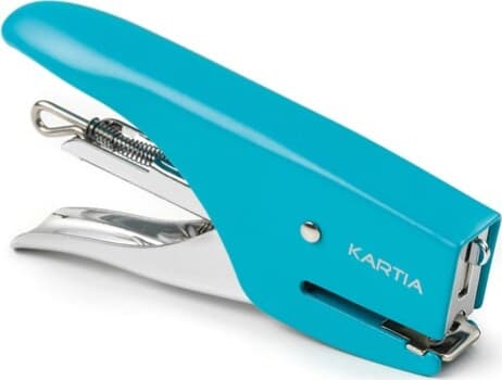 Blister Mini cucitrice M013 + punti passo 10 - turchese - Kartia Cancelleria e prodotti per ufficio/Archivio ufficio e accessori per scrivania/Spillatrici e perforatrici/Spillatrici manuali Eurocartuccia - Pavullo, Commerciovirtuoso.it