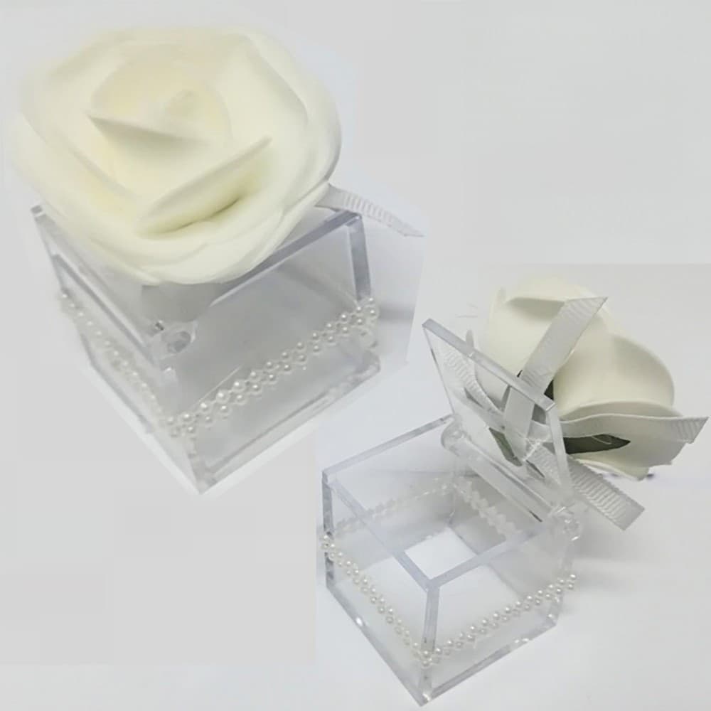 Bomboniere Scatola Con Rosa Bianca Perle Cubo 4.5cm Portaconfetti Per Matrimonio Casa e cucina/Hobby creativi/Materiali per hobby creativi/Forniture per feste/Bomboniere Trade Shop italia - Napoli, Commerciovirtuoso.it