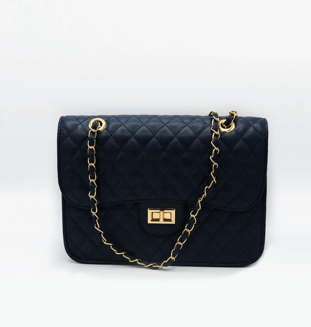 Borsa Donna a Spalla Borsetta Trapuntata Dimensione Media in Ecopelle Con Pattina Frontale E Chiusura a Lucchetto Borsa Fashion Con Catena Dorata E Interno in Tessuto 22x29x9 Cm Moda/Donna/Borse/Borse a spalla Leclaf - Napoli, Commerciovirtuoso.it