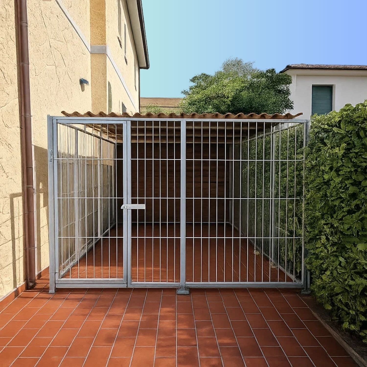 Box per Cani Coperto di Metri 2 e Retro in Legno Zincatura a Caldo da 400x200x Altezza 180 Cm Prodotti per animali domestici/Cani/Cucce gabbiette e recinzioni/Recinti da esterno Ogomondo - Martina Franca, Commerciovirtuoso.it