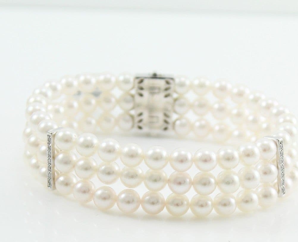 Bracciale perle Akoya 5,5/6 in oro bianco e diamanti Coscia in Bracciali Gioielleria Saba - Dolianova, commercioVirtuoso.it