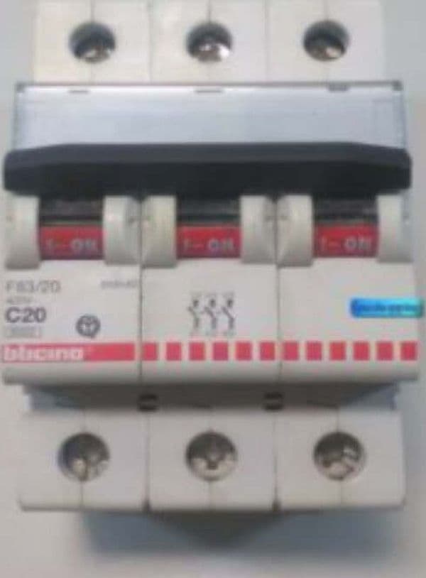 BTICINO---INTERUTTORE-AUTOMATICO-MAGNETOTERMICO---3-poli-20A-C20-400V