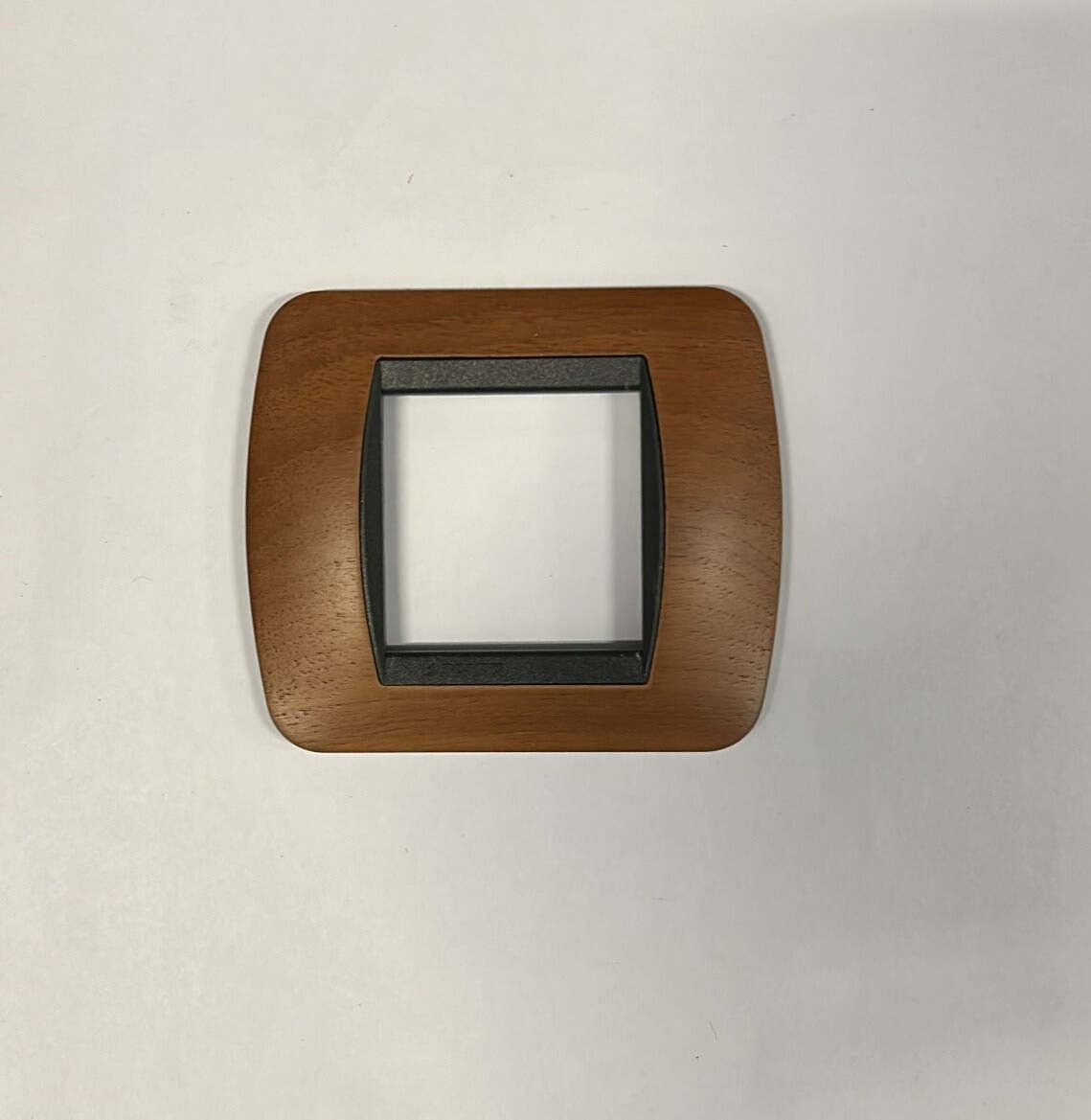 BTICINO---PLACCA-2-MODULI-IN-LEGNO-DI-NOCE-EUROPEO-L4802LNC***
