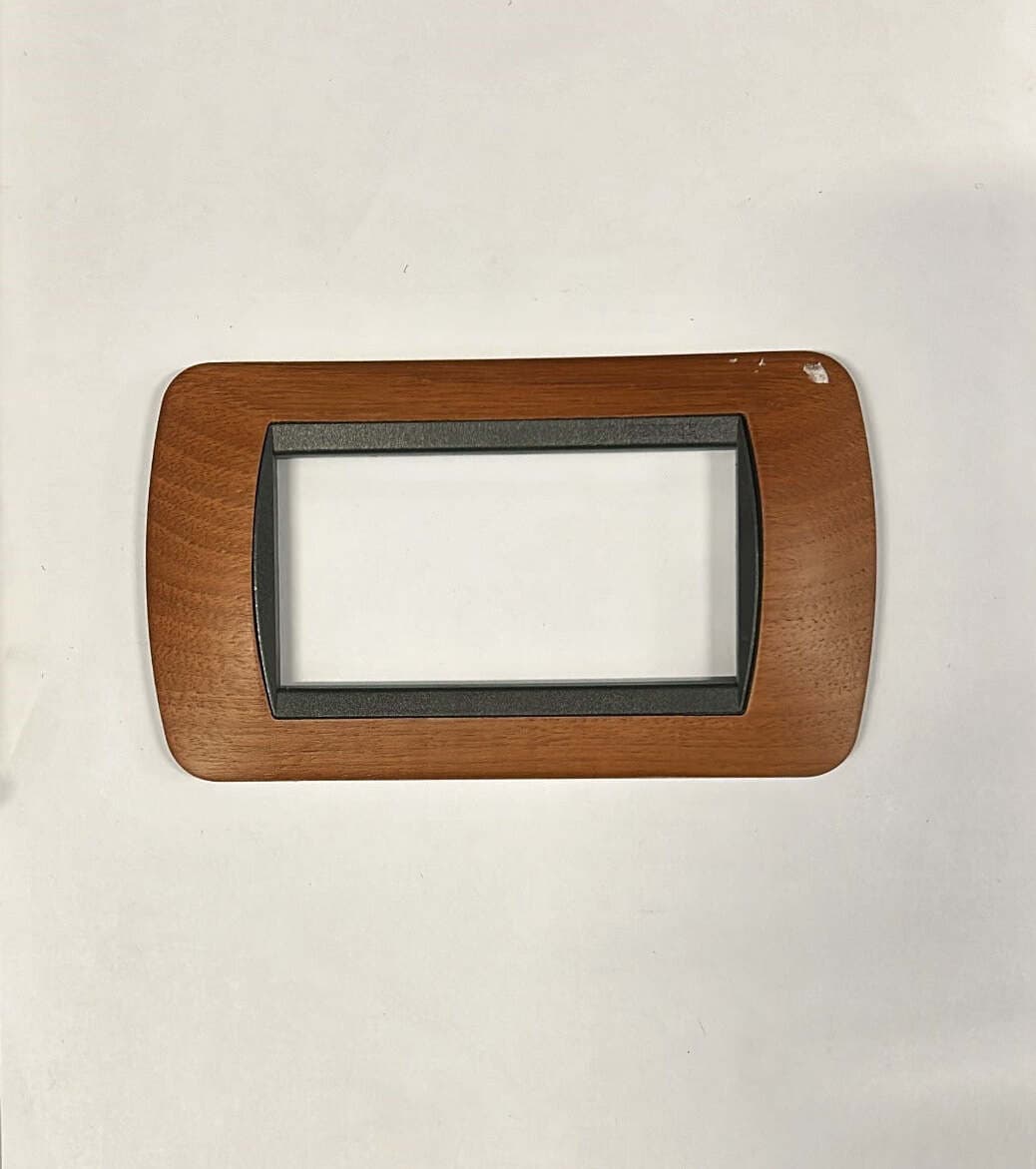 BTICINO---PLACCA-4-MODULI-IN-LEGNO-DI-NOCE-EUROPEO-L4804LNC-***