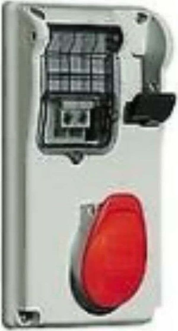 BTICINO---PRESA-INTERBLOCCANTE-DA-QUADRO-CON-FUSIBILI-IP44-32A-3P+T-400W