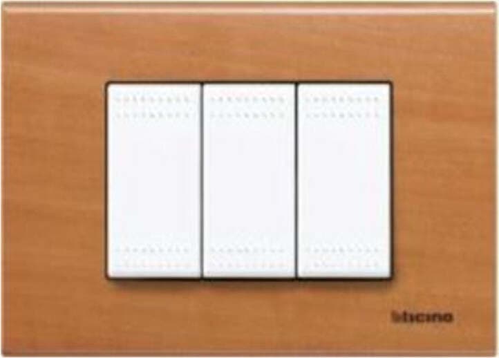 BTICINO-LIGHT---PLACCA-3-MODULI-IN-LEGNO-PERO