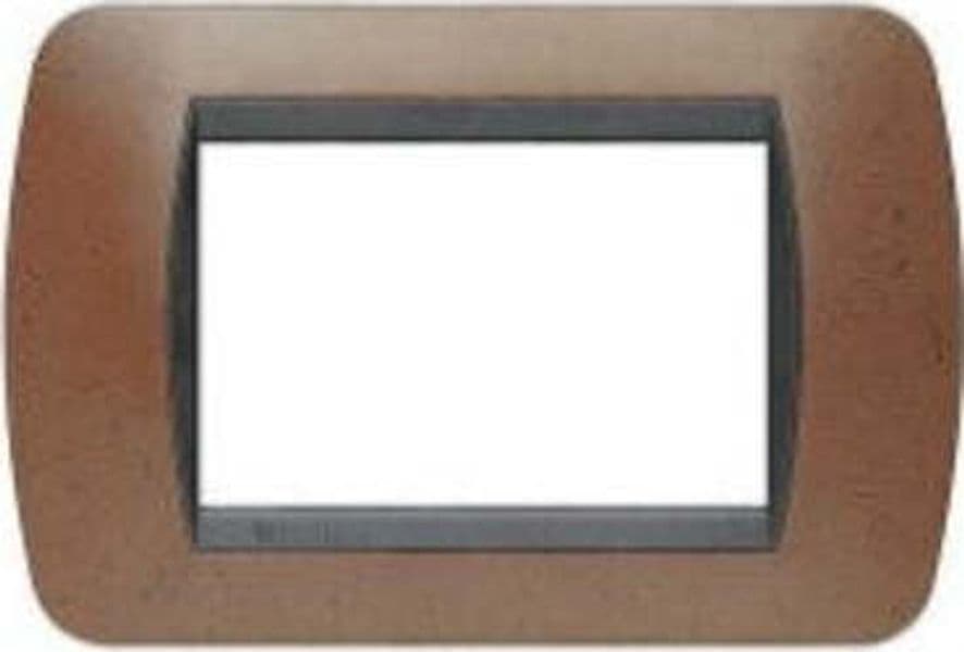 BTICINO-LIVING---PLACCA-3-MODULI---COLORE-BACHELITE