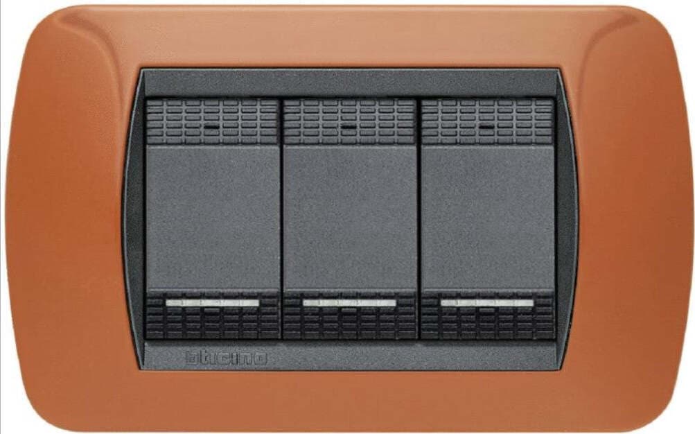 BTICINO-LIVING---PLACCA-3-MODULI---COLORE-TERRACOTTA