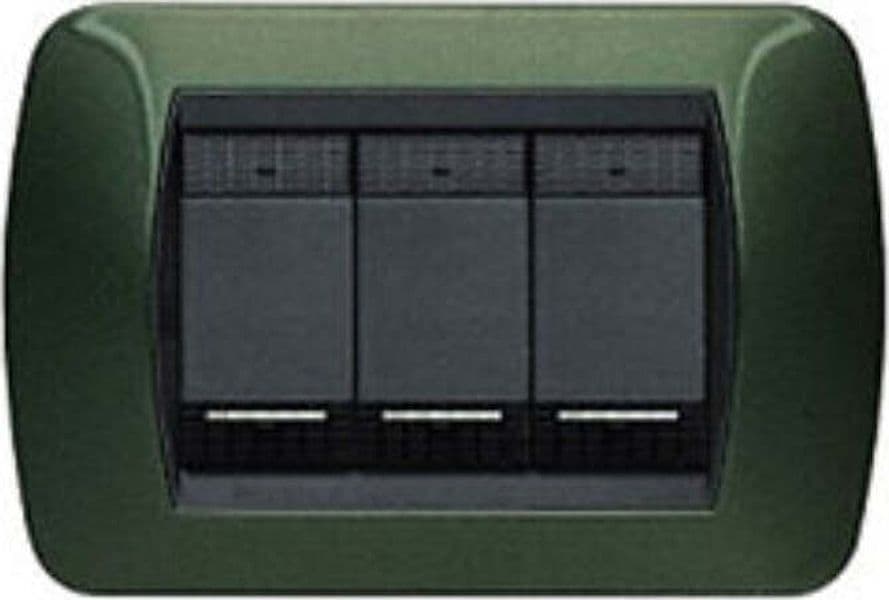 BTICINO-LIVING---PLACCA-3-MODULI---COLORE-VERDE-METALLICO