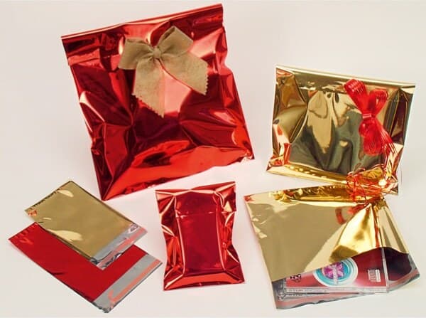 Busta regalo in PPL - metal lucido - rosso - 40 x 60cm - senza patella adesiva - PNP - conf. 25 buste Casa e cucina/Hobby creativi/Articoli per confezioni regalo/Sacchetti da regalo Eurocartuccia - Pavullo, Commerciovirtuoso.it