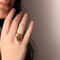 BYSIMON---Anello-in-Metallo-con-campanella-portafortuna-con-scritta-Capri-a-rilievo-e-cristalli-bianchi