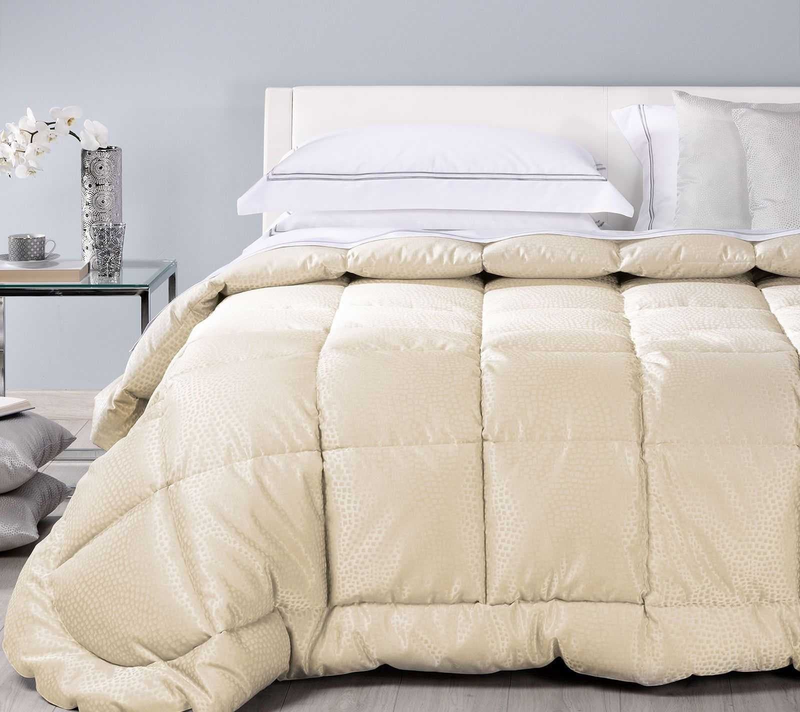 Caleffi Resort Trapunta 270x260 Cm in Piuma Raso Jacquard Matrimoniale 230 Gr/m² Trapuntata a Riquadri Casa e cucina/Tessili per la casa/Biancheria da letto/Coperte e trapunte/Trapunte La Bottega del Risparmio - Bari, Commerciovirtuoso.it