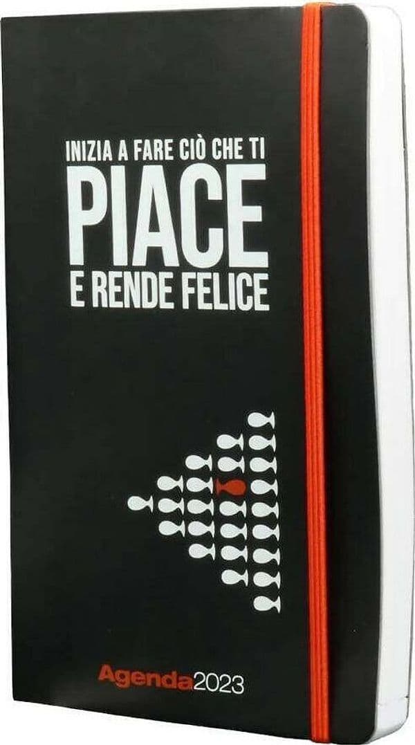 Calendario Filosofico Agenda Filosofica Settimanale 2023 Media 13x21 Nera " Inizia a Fare Ciò Che Ti Piace E Rende Felice" in Diari per appuntamenti e agende Cartolibreria La Fenice - Spadafora, commercioVirtuoso.it
