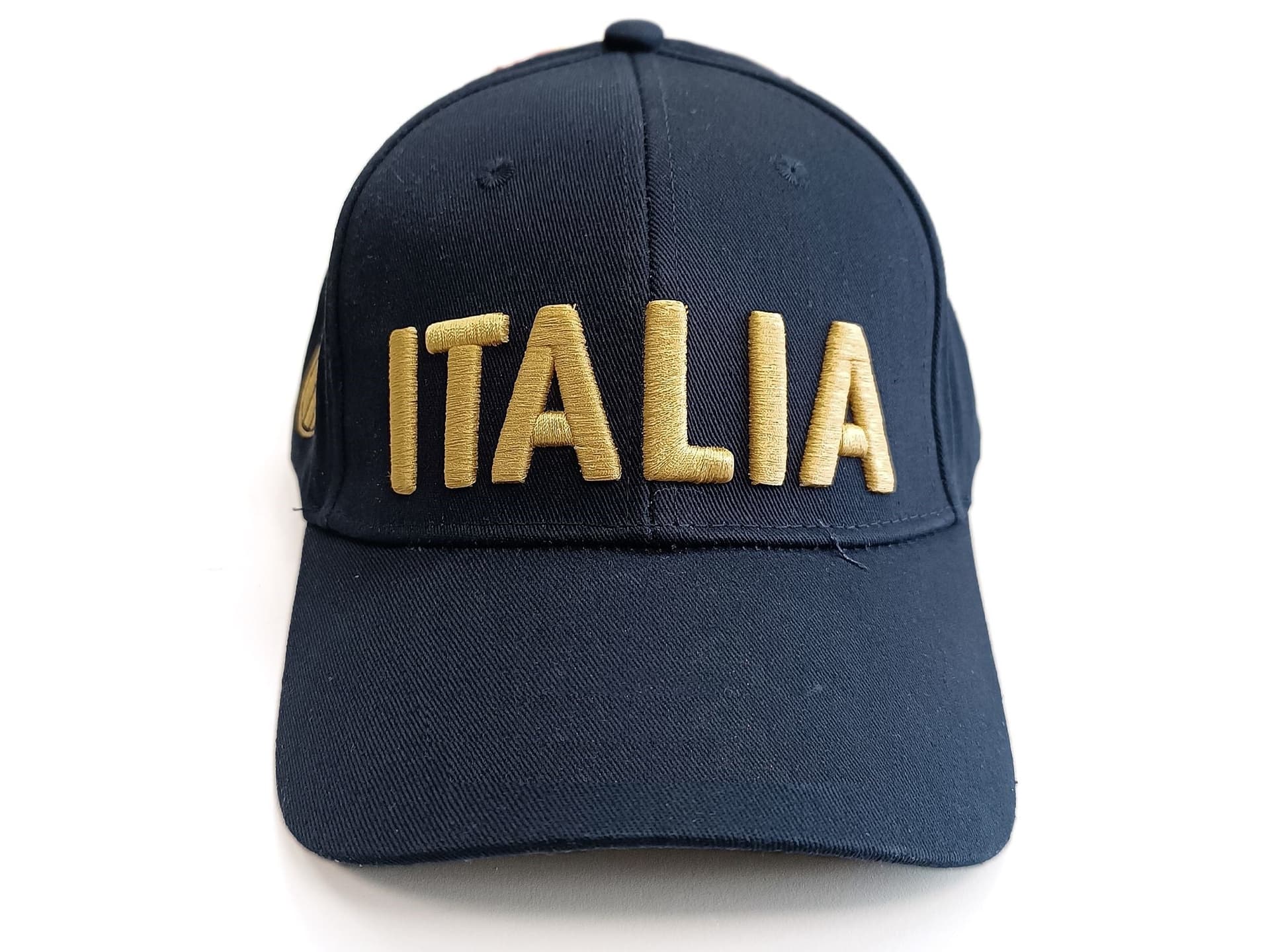 Cappellino Nazionale Italiana Di Calcio Cappello Blu Scuro Con Visiera Italia Stemma Figc Sport e tempo libero/Fan Shop/Calcio/Abbigliamento/Cappelli e berretti Il Distintivo - Pesaro, Commerciovirtuoso.it