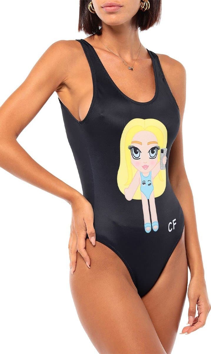 Chiara Ferragni Costume Intero Mascotte CF Collection Sgambato Scollato Dietro Moda Fashion Mare
