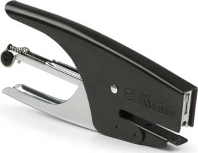 Cucitrice a pinza - passo 6 - nero - Titanium Cancelleria e prodotti per ufficio/Archivio ufficio e accessori per scrivania/Spillatrici e perforatrici/Spillatrici manuali Eurocartuccia - Pavullo, Commerciovirtuoso.it