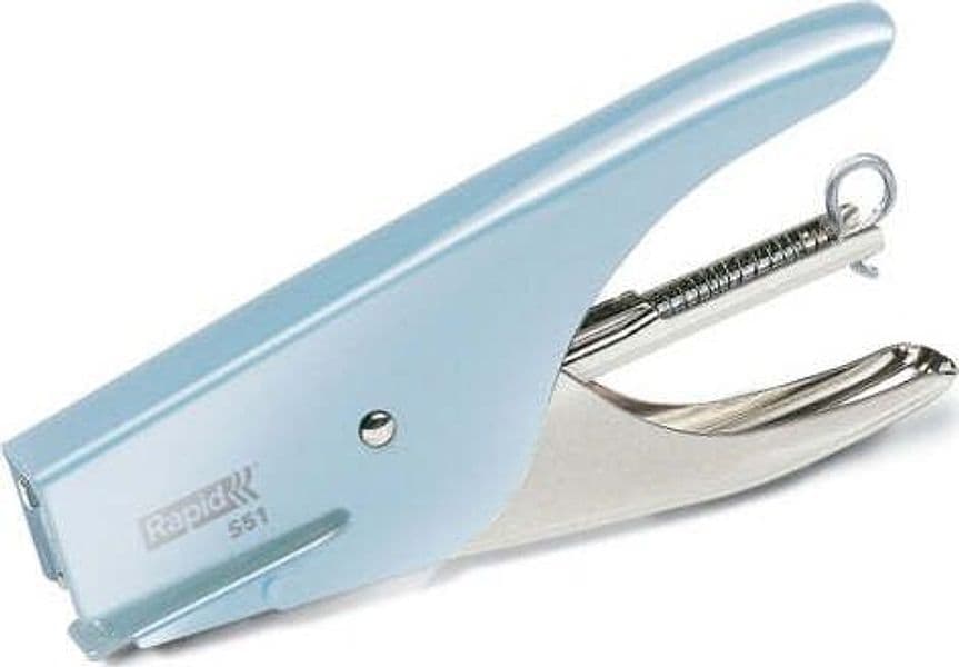 Cucitrice a pinza Rapid Retro Classic S51 - fondant blue - Rapid Cancelleria e prodotti per ufficio/Archivio ufficio e accessori per scrivania/Spillatrici e perforatrici/Spillatrici manuali Eurocartuccia - Pavullo, Commerciovirtuoso.it