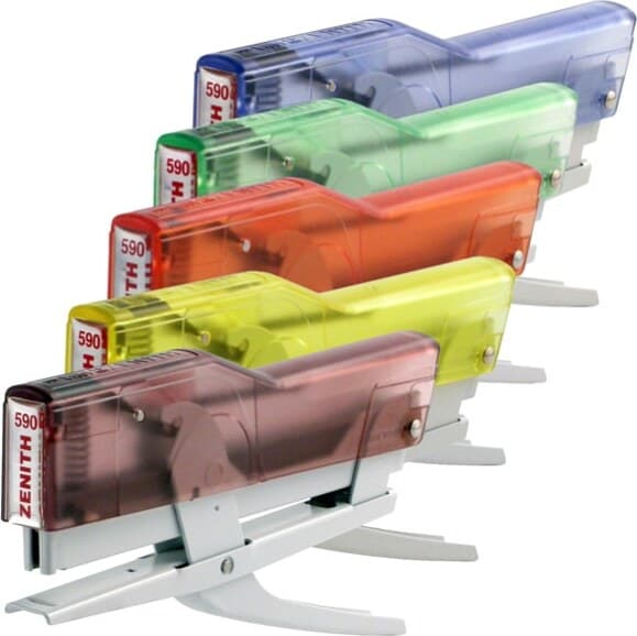 Cucitrice a pinza Zenith 590 Fun - colori assortiti Cancelleria e prodotti per ufficio/Archivio ufficio e accessori per scrivania/Spillatrici e perforatrici/Spillatrici manuali Eurocartuccia - Pavullo, Commerciovirtuoso.it