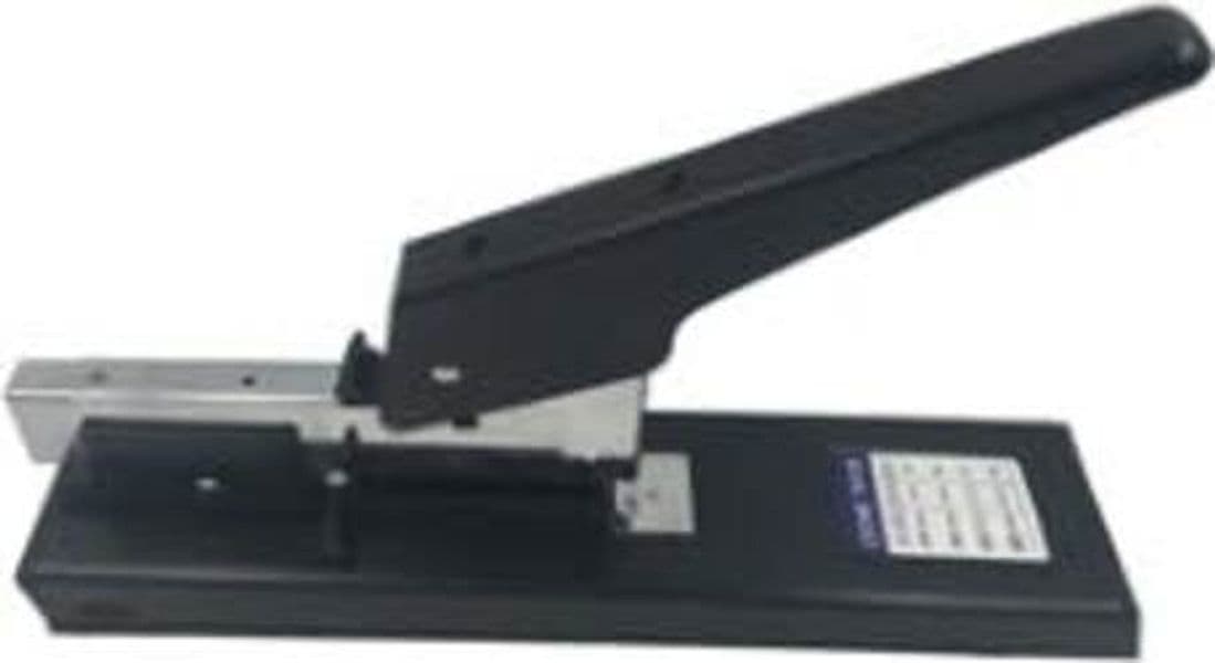 Cucitrice da tavolo 135 - alti spessori - max 120 fogli - Molho Leone Cancelleria e prodotti per ufficio/Archivio ufficio e accessori per scrivania/Spillatrici e perforatrici/Spillatrici elettriche e a batteria Eurocartuccia - Pavullo, Commerciovirtuoso.it