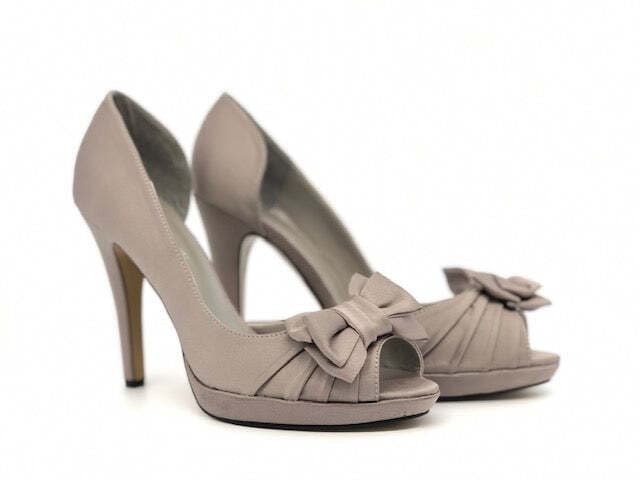 DIVE & CO. Decollete spuntato in raso perla con fiocco in Scarpe col tacco Calzature Durello - Agna, commercioVirtuoso.it